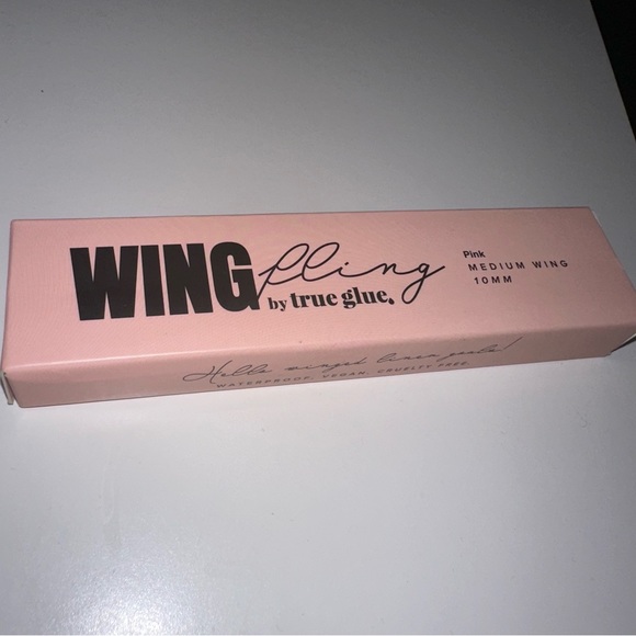 TRU GLUE WING FLING EYELINER STAMP - Picture 2 of 5
